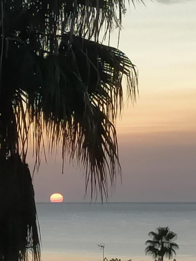 Appartement Met Zeezicht En Vlakbij Het Strand 马尼尔瓦 外观 照片