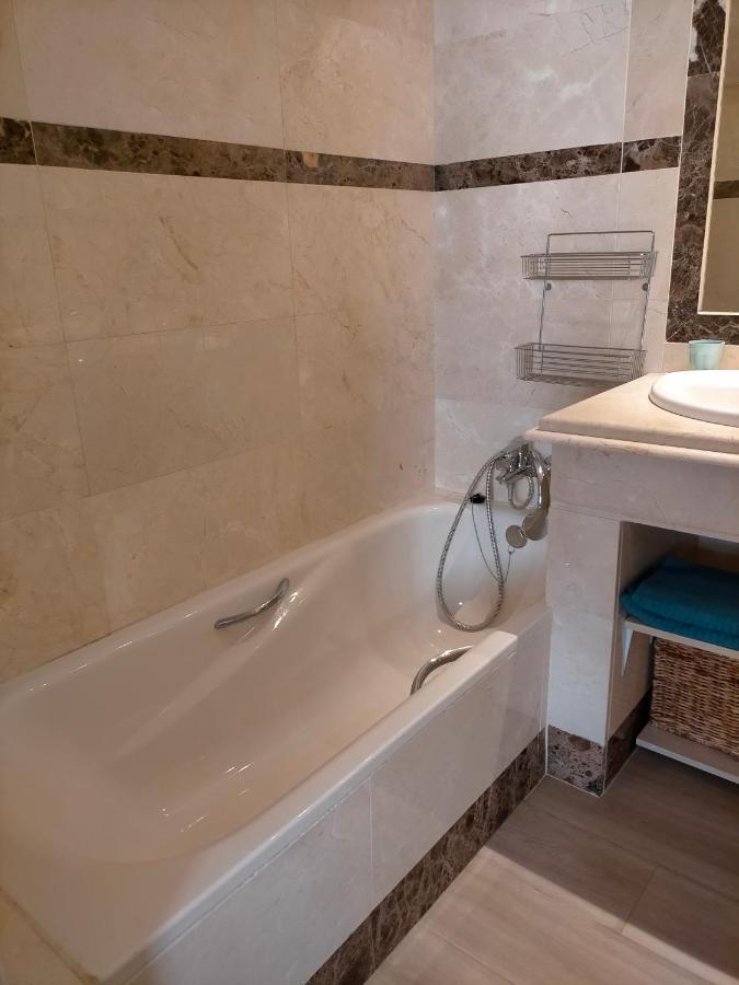 Appartement Met Zeezicht En Vlakbij Het Strand 马尼尔瓦 外观 照片